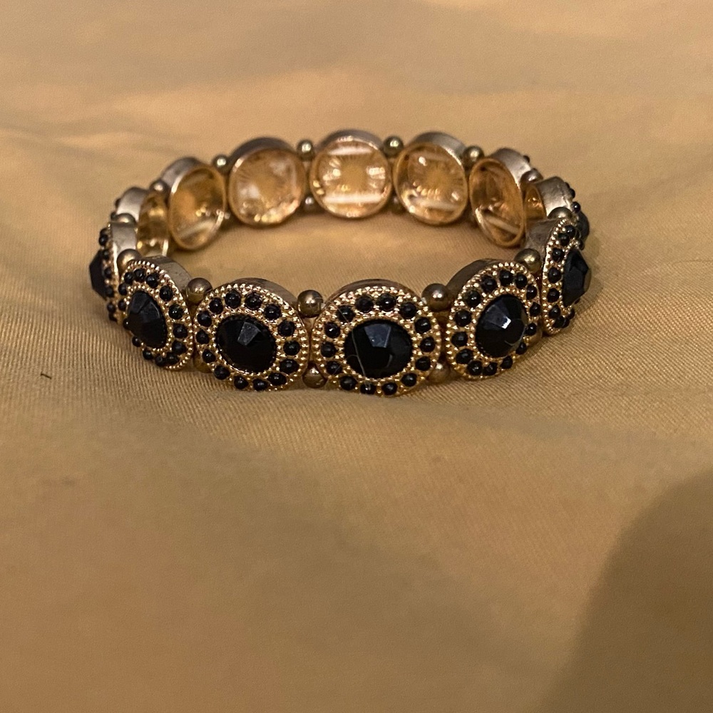 Gold and black elastic bracelet